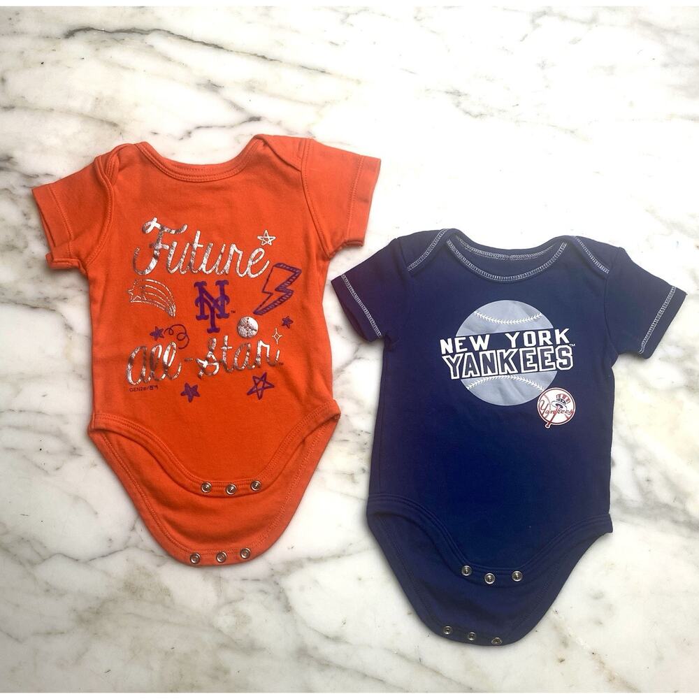 SOLD‼️ NY Yankees Baby Boy Size NB & 3 Month One Piece Bodysuit